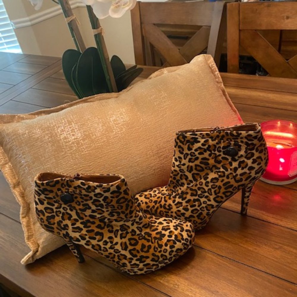 Charlotte Russe /Boots/Leopard Size 10M